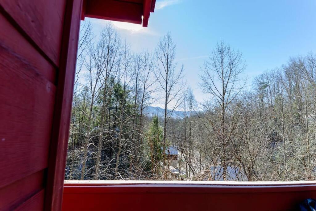 Cozy Cabin W/Hot Tub & Wifi In Gatlinburg Villa Exterior photo